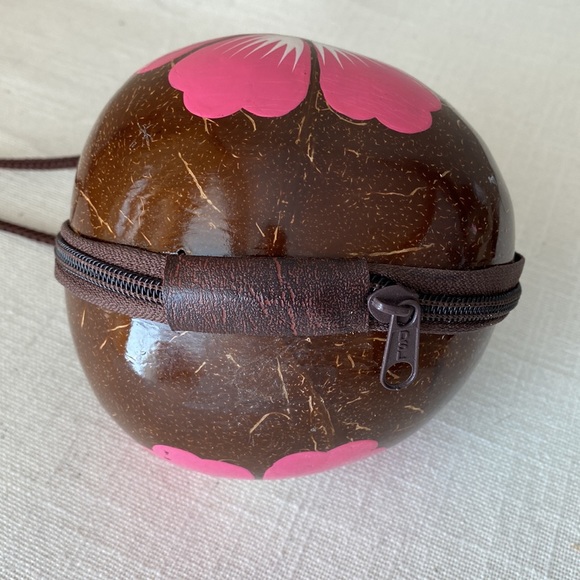 3/$15 🎁 Coconut Hand painted Handbag Little Purse NWOT 5” x 5” - Picture 4 of 5